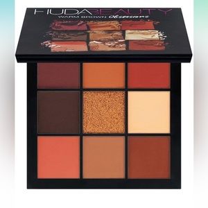 Huda beauty eye shadow pallet